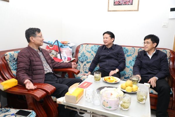 丁雄军李静仁率队开展春节慰问活动