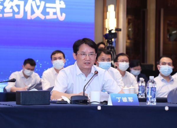 茅台集团与省科技厅、中科院微生物所、中科院水生所、中国环境科学研究院签署科技创新战略合作协议