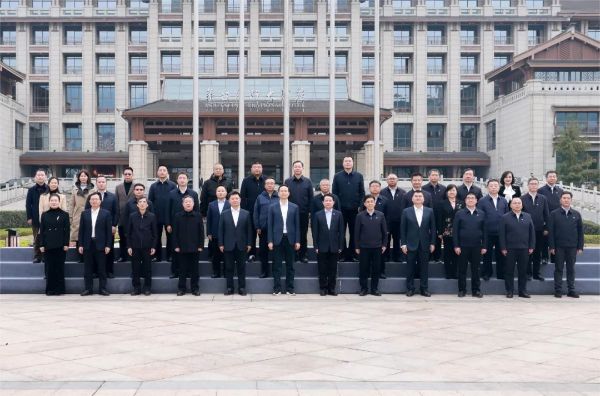 同饮一江水 共创美未来 宜宾市党政代表团到茅台集团考察交流