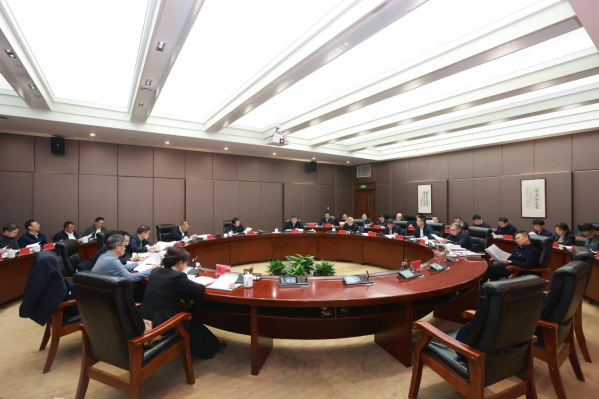 茅台集团党委理论学习中心组举行集中学习研讨