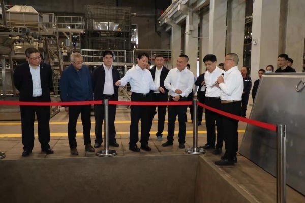 丁雄军一行参观泸州老窖黄舣酿酒生态园