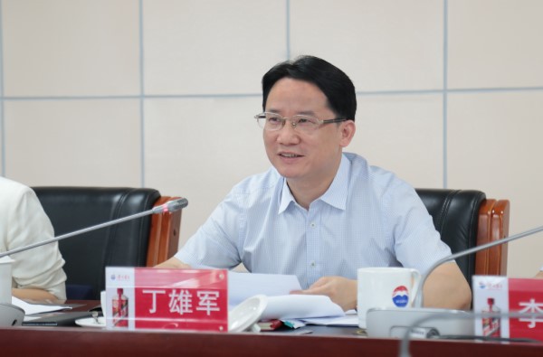 丁雄军与投资者作交流
