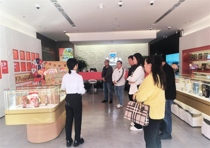 赖茅酒公司茅台专卖店开展霜降品饮会