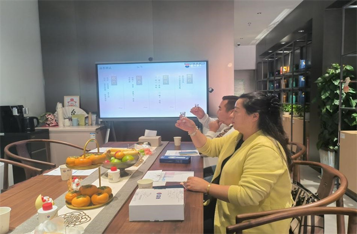 赖茅酒公司茅台专卖店开展霜降品饮会