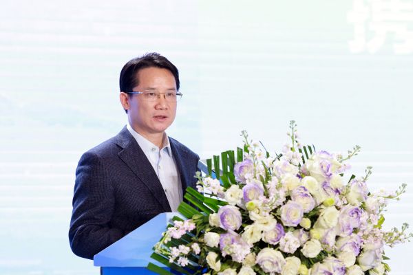 丁雄军发表主旨演讲