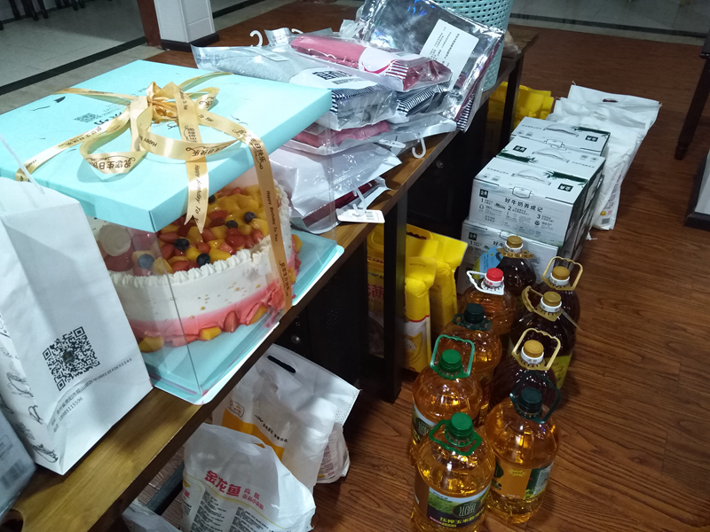赖茅酒公益活动-慰问
