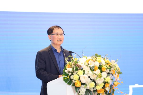 吴清平作主题报告