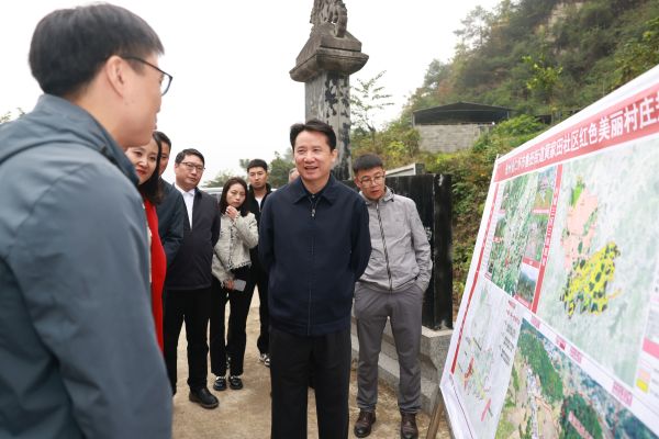 2023年11月23日，雄军同志赴仁怀市茅台镇河滨社区、鲁班街道黄家田社区调研。 调研鲁班街道黄家田社区红色美丽村庄规划建设情况。 (2)